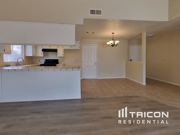 3rd image of 1726 Valley Meadows Dr