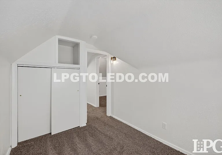 921 Berry St — Photo 29