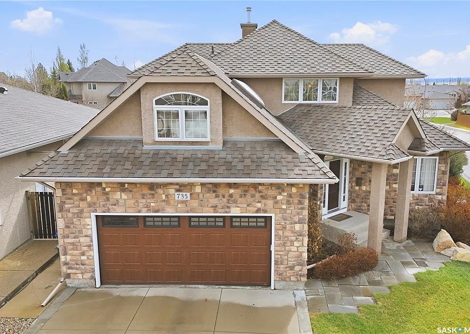 1st image of 735 Wright CRESCENT