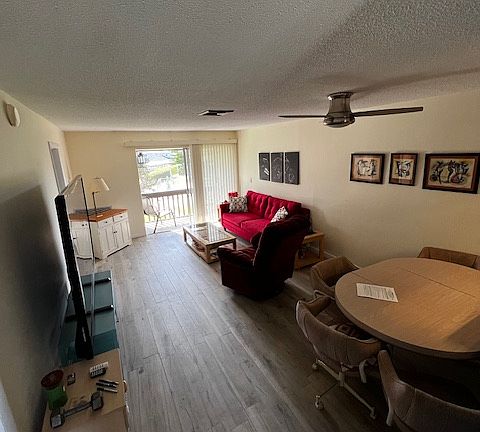 2nd image of 900 Avenue Z SE APT C8