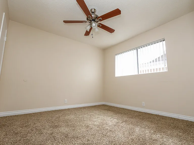Silverwood Apartments (538,550,562) — Photo 20