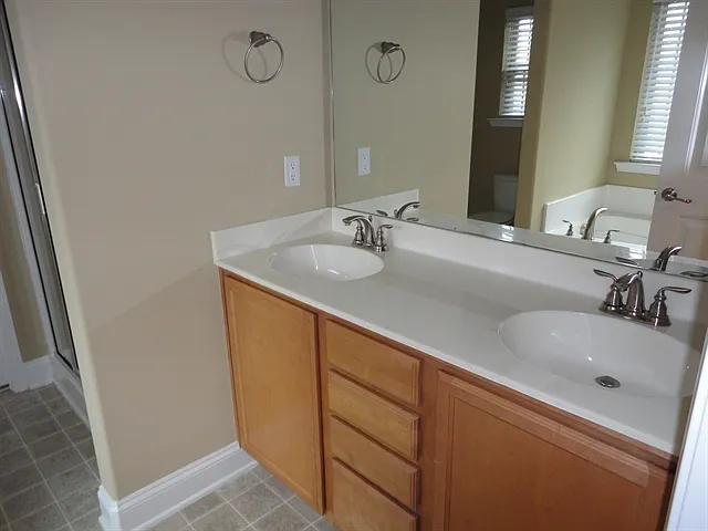 667 W Heatherstone Ln — Photo 8