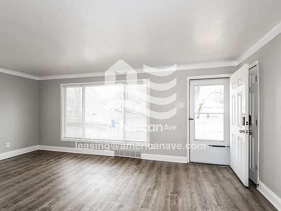 1054303_004_living_room_14297433.jpg