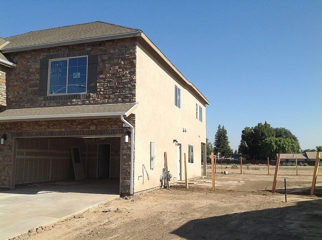2437 N Leslie Ct photo 1