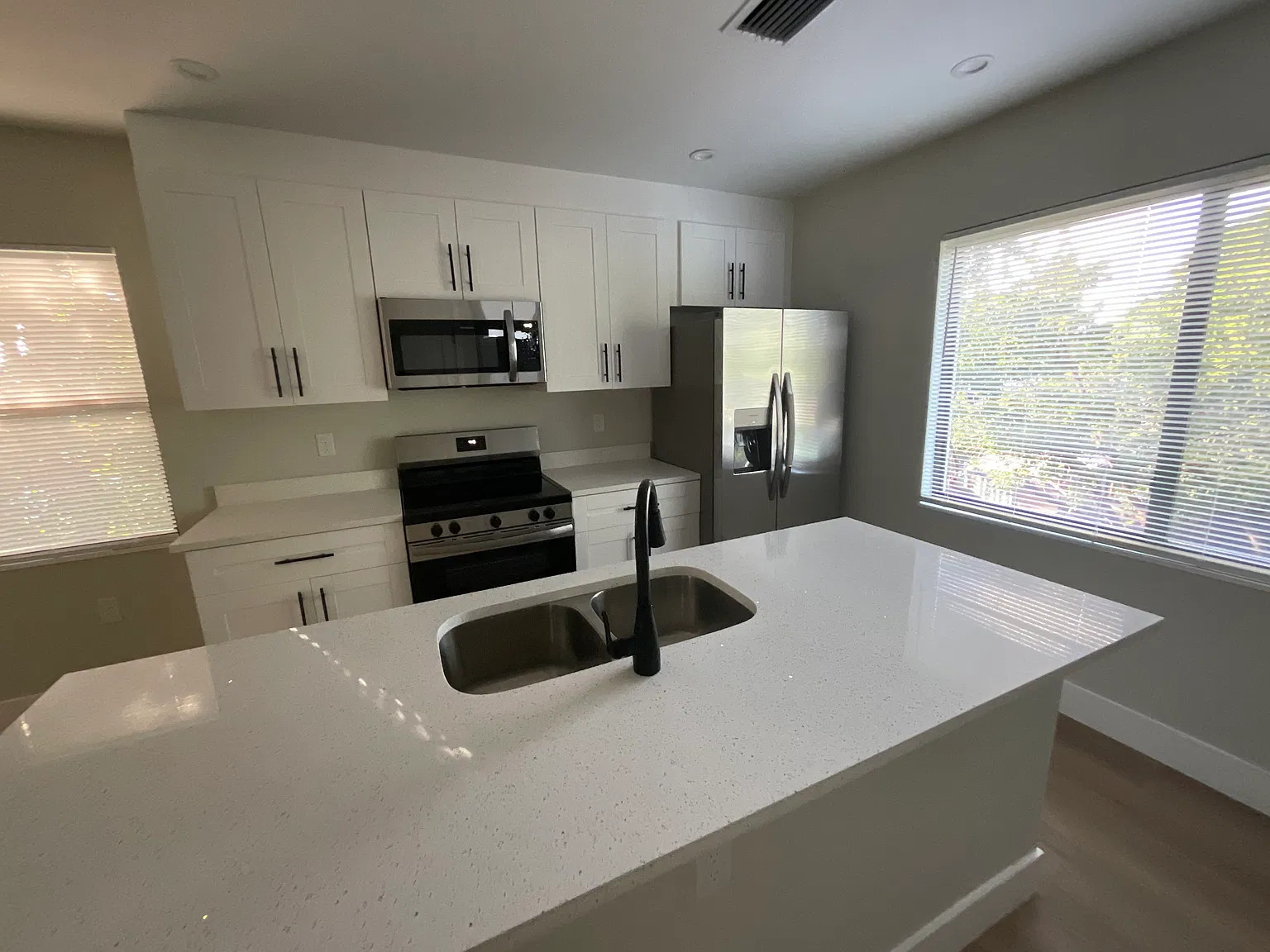 2827 Washington St — Photo 3