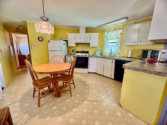 3rd image of 84 Wilkes Dr