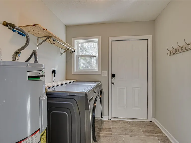 2818 Hazel St — Photo 14