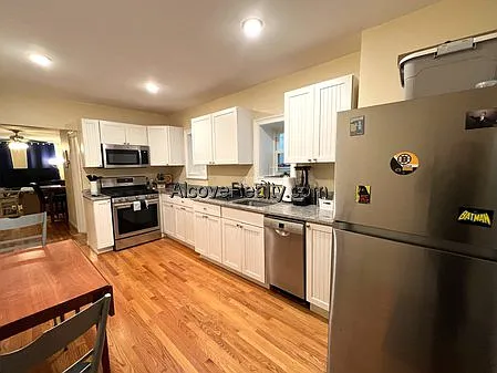3 bed, 1.0 bath, $3,300 — Photo 2