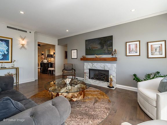 5th image of 800 N Michigan Ave APT 4703