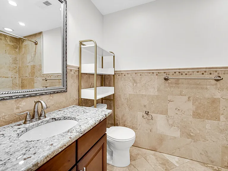 2218 W Augusta Blvd — Photo 16