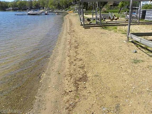 3rd image of 66391 Lakeshore Dr