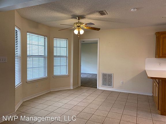 5th image of 805 Braewood Cir