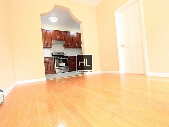 2nd image of 139 Norfolk St APT C
