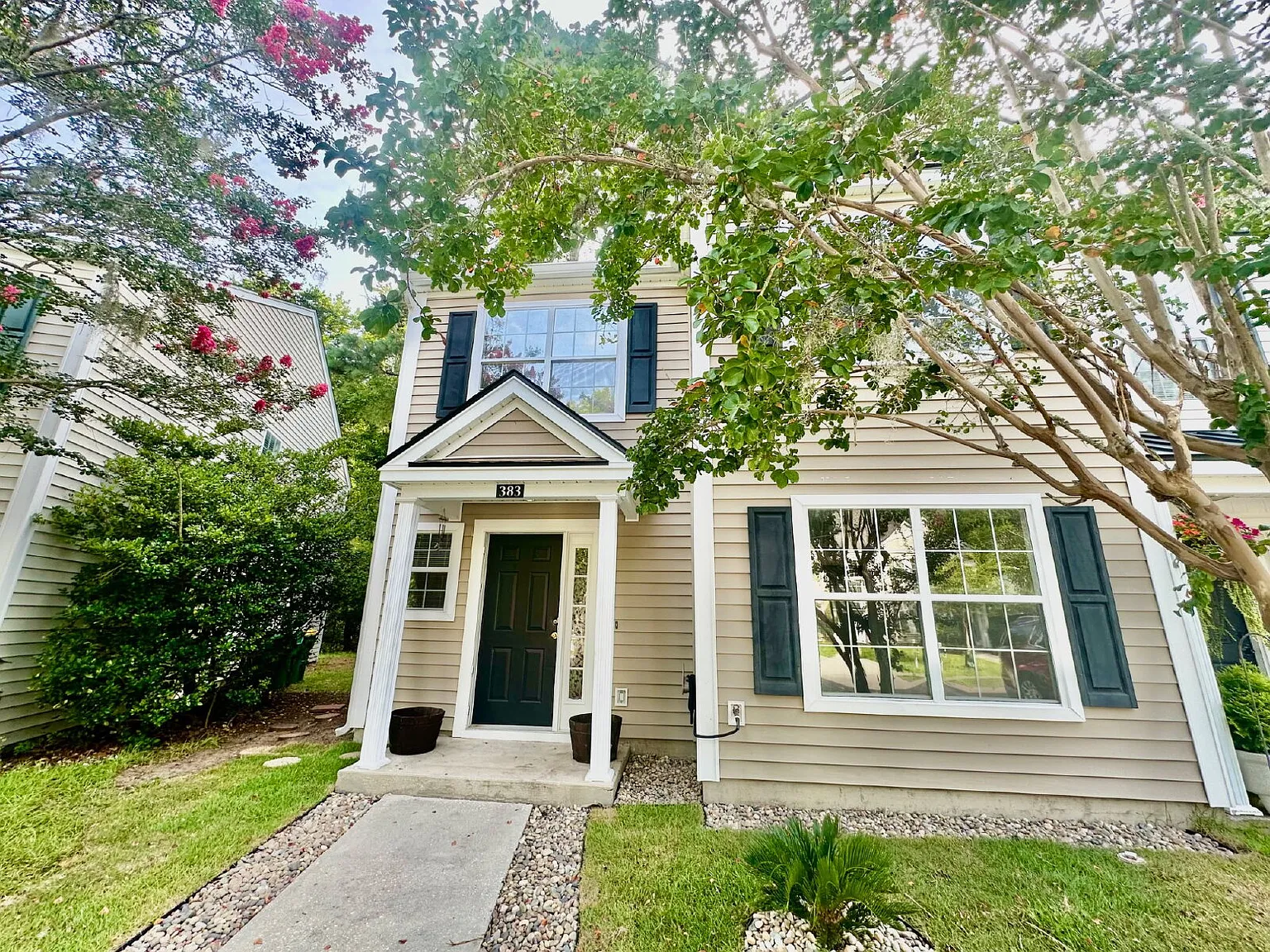 4 bed, 2.5 bath, 1716 sqft, $2,500 — Photo 2
