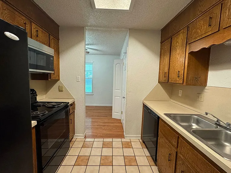 1803 Fairway Dr — Photo 10