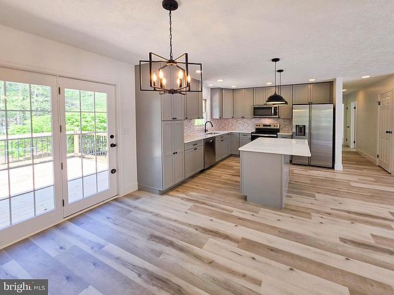 2nd image of 240 Oak Dr