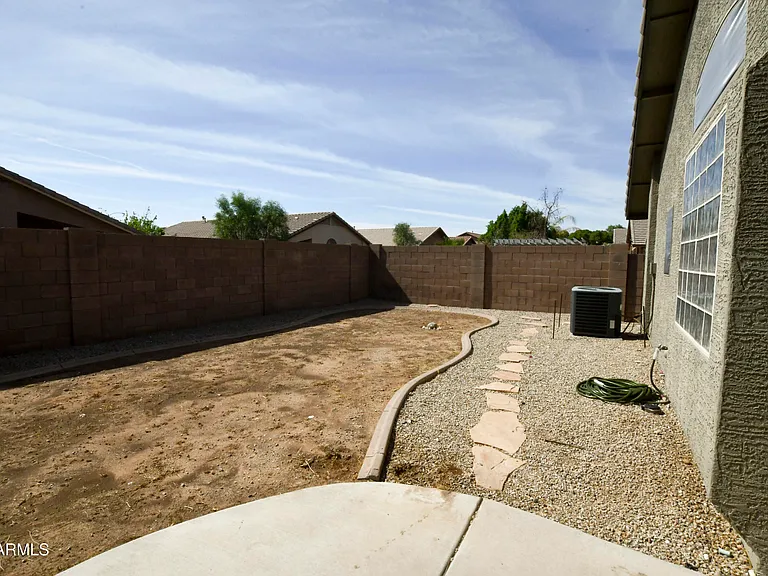 10221 W Daley Ln — Photo 15