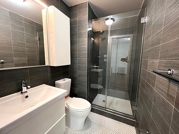 5th image of 455 Hudson St APT 4