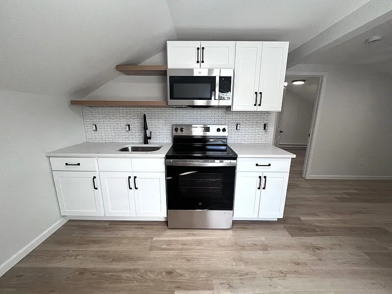 2 bed, 1.0 bath, $1,875 — Photo 2