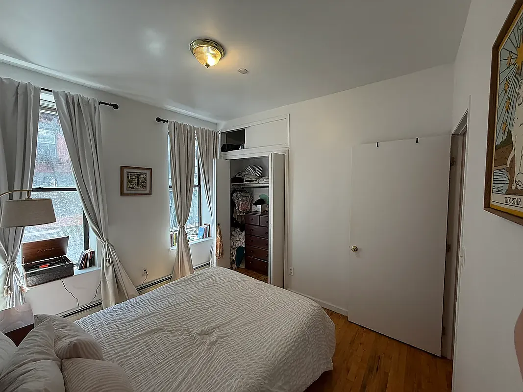 122 Allen Street — Photo 2