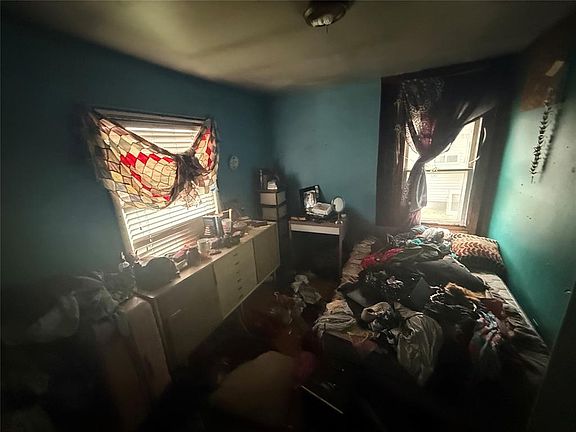 3rd image of 3908 SE 10th St