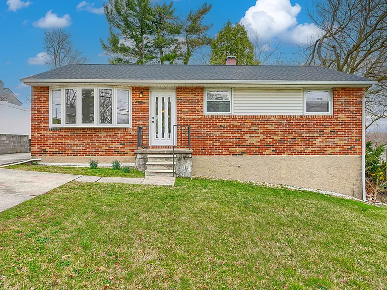 5845 Westwood Ave — Photo 1
