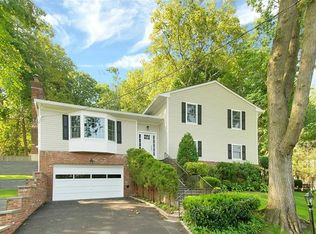 21 Hewitt Ave, Bronxville, NY 10708