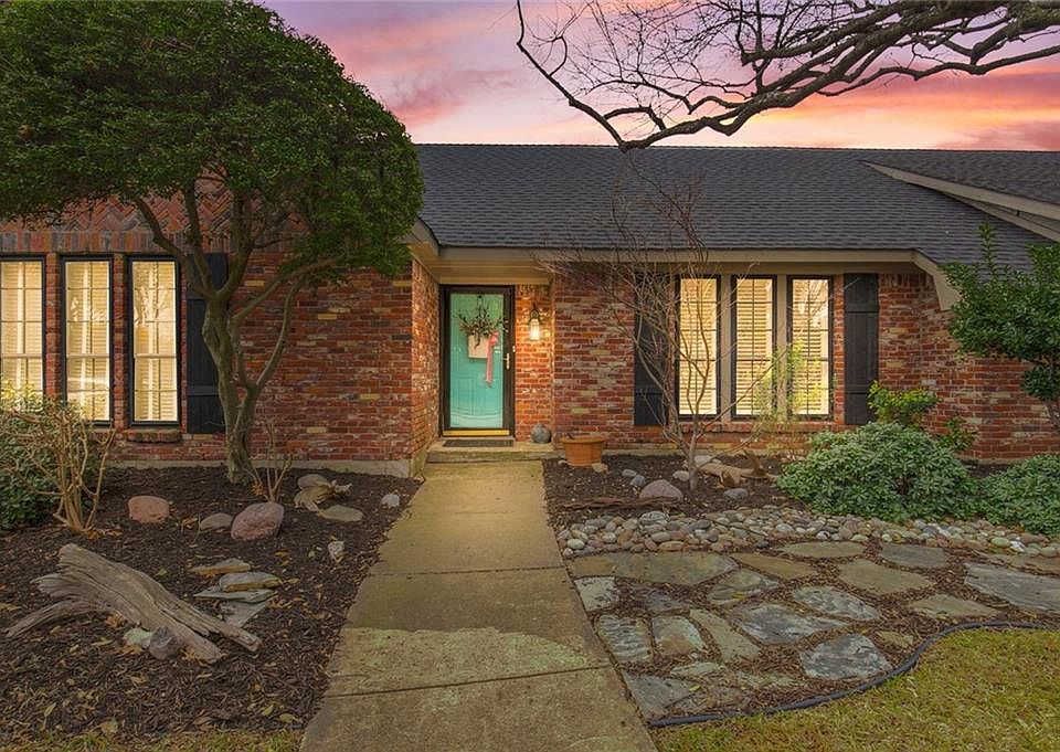 1st image of 2812 Meadowbrook Dr