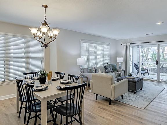 5th image of 230 Oakwood Ct