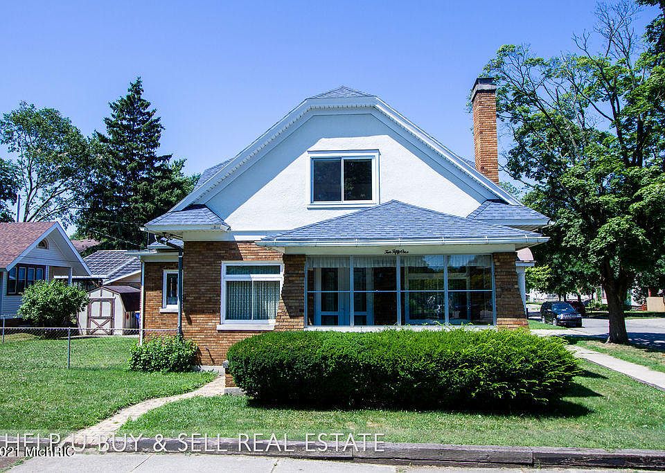1st image of 1051 Fremont Ave NW