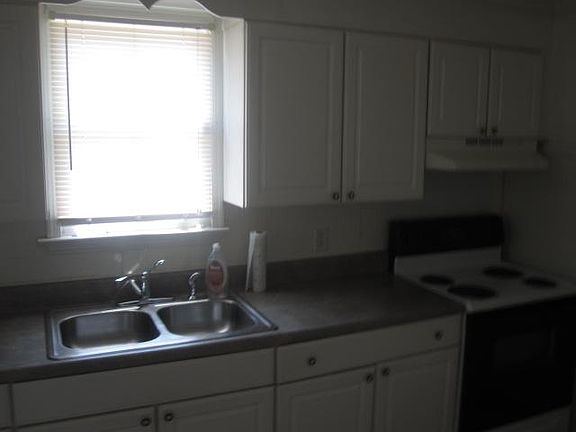 4th image of 200 E 36th St
