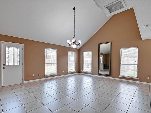 5th image of 3109 Briar Dr