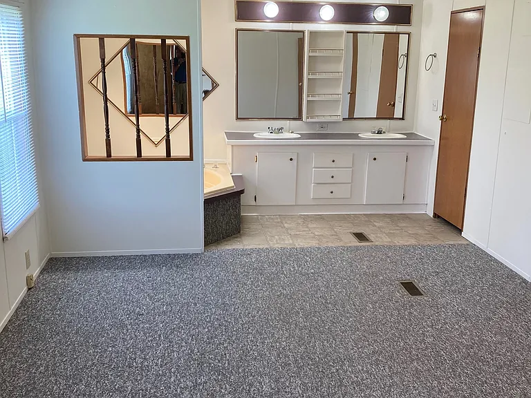 7 Lakewood Ct — Photo 3