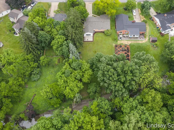 1955 Millbank St SE, Grand Rapids, MI 49508