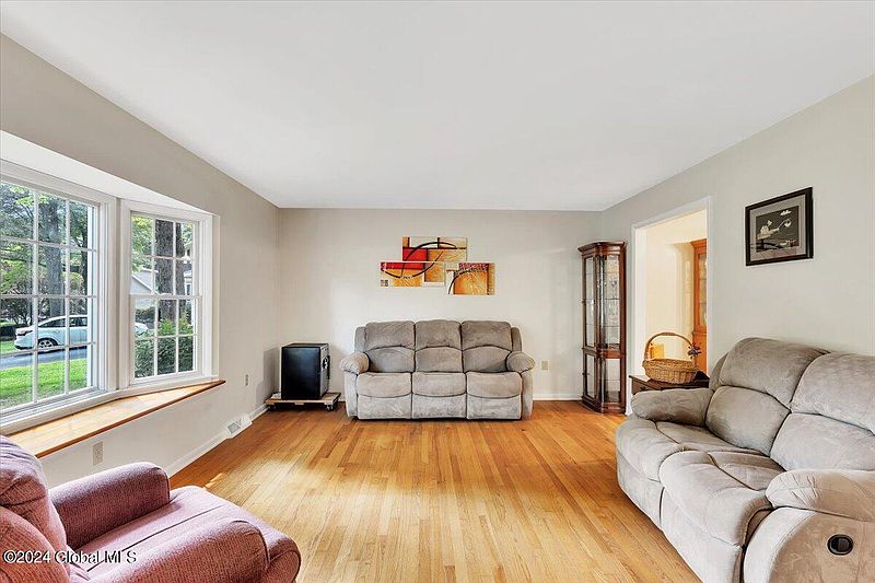 5th image of 15 Guilder Place