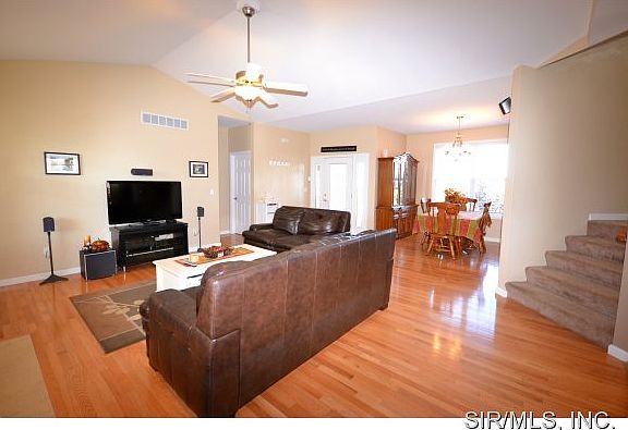 5th image of 355 Redwood Dr