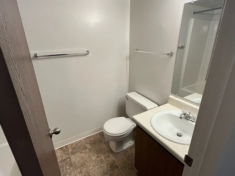 Charter Oaks Apartments — Photo 52