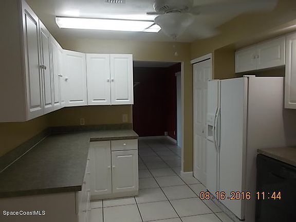 5th image of 1011 Lynn Ct