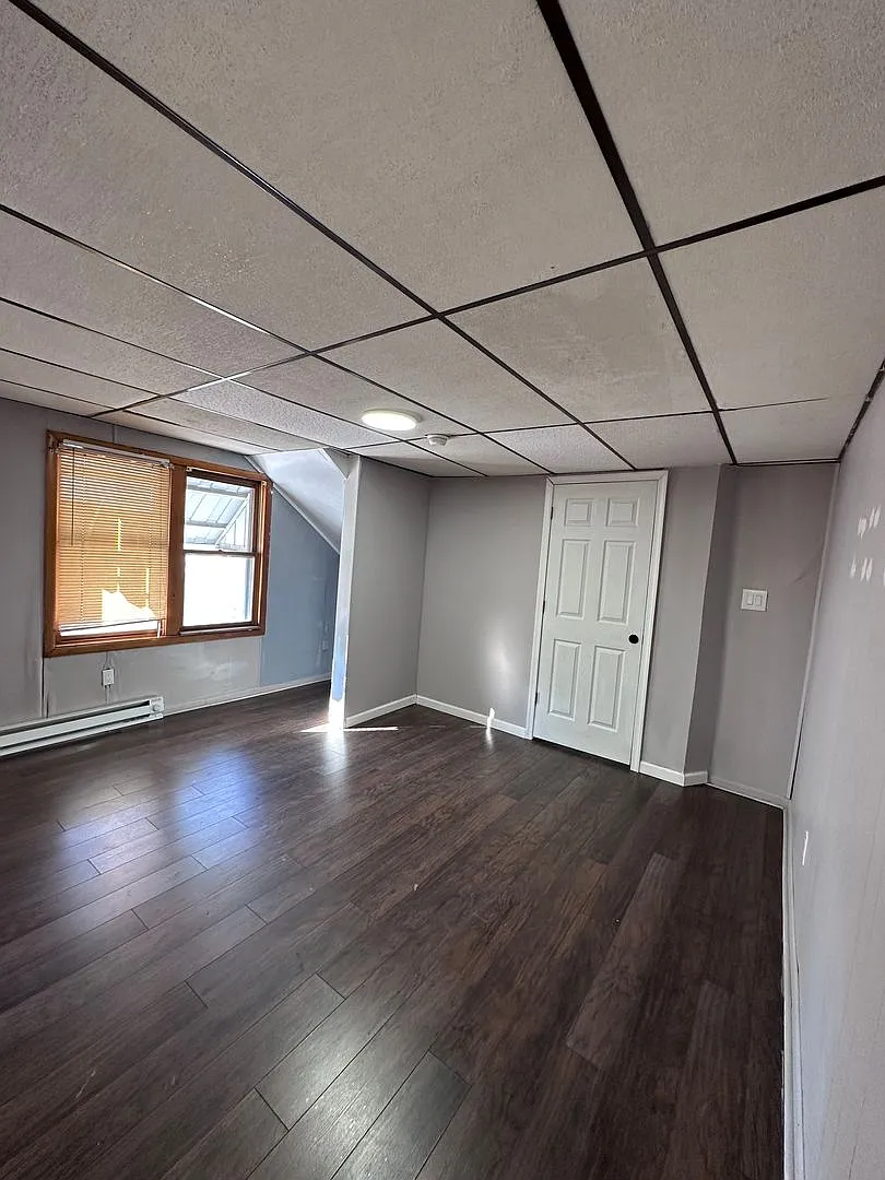 1 bed, 1.5 bath, 800 sqft, $950 — Photo 2