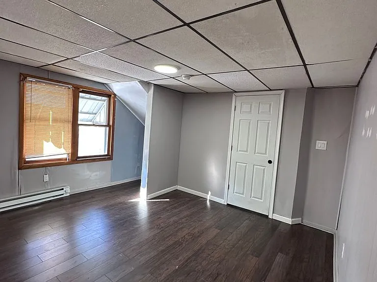 606 W Main St — Photo 2
