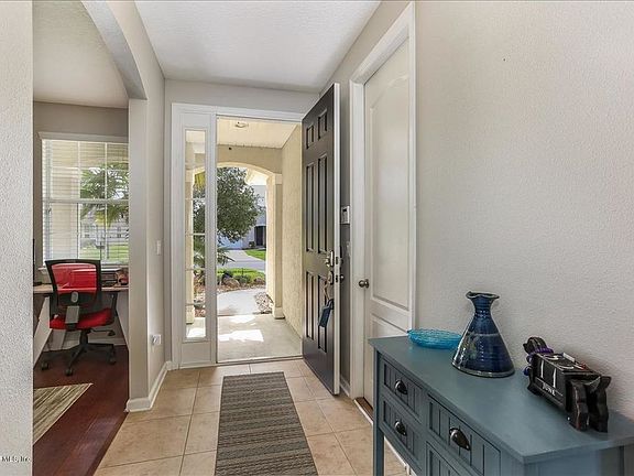 3rd image of 15895 Lexington Park Blvd