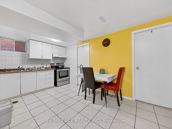 4th image of 83 Ward Ave #1