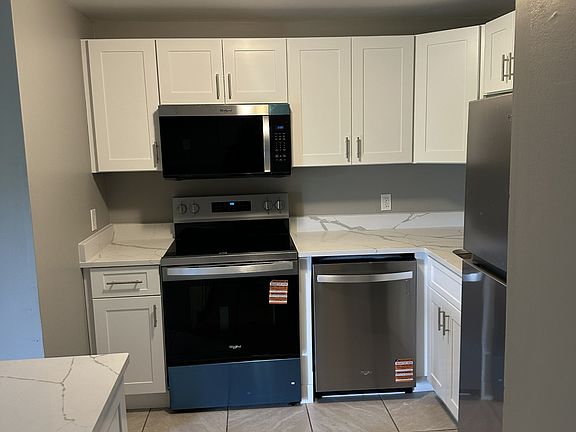 2nd image of 412 Elmwood Dr
