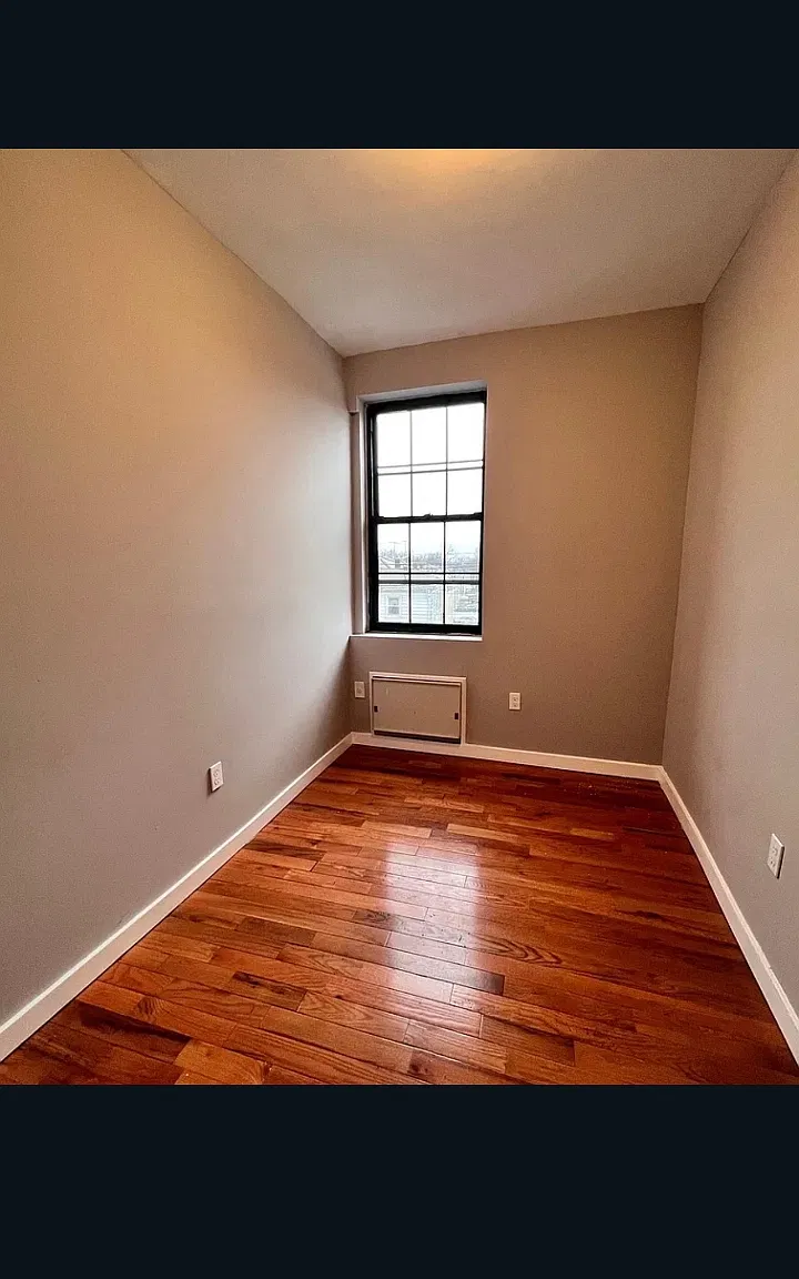 863 18th Ave — Photo 3