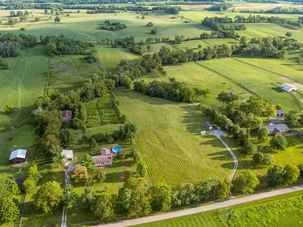 5750 Van Meter Rd, Winchester, KY 40391