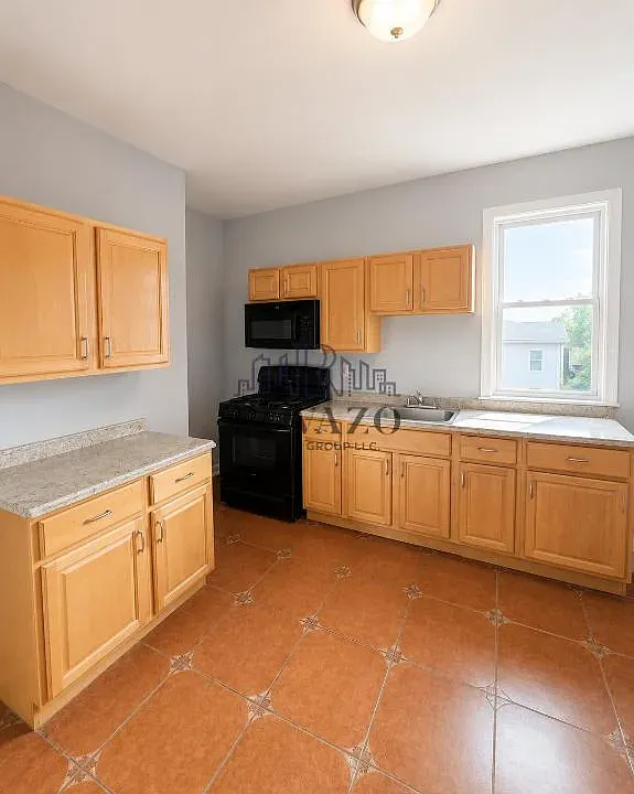 148 Chadwick Ave #3A