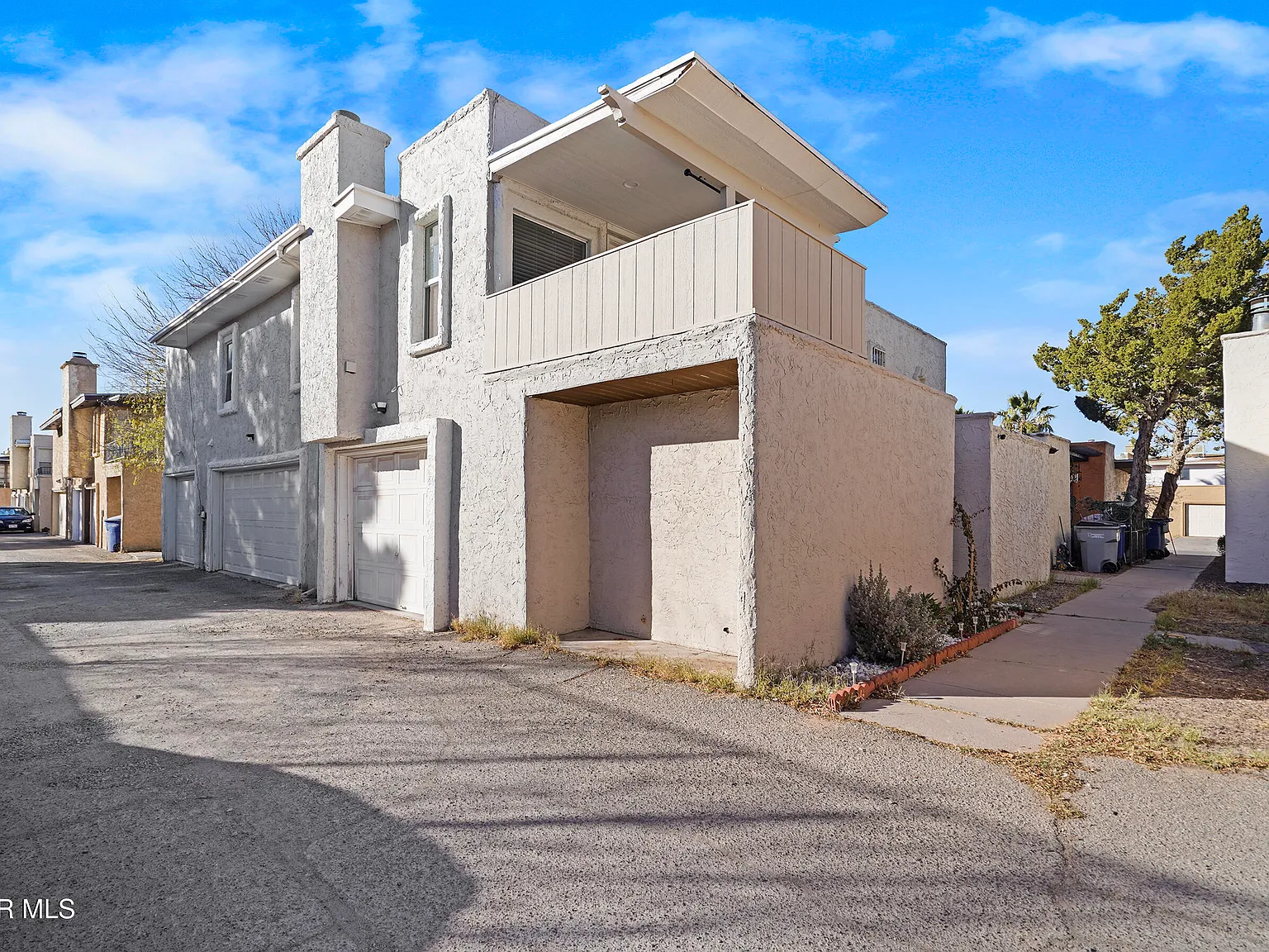 2 bed, 2.0 bath, 1008 sqft, $1,350 — Photo 1