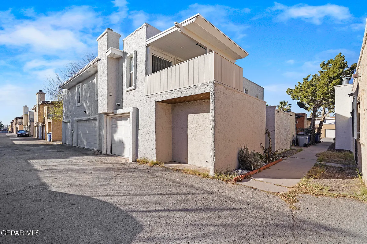 Building Photo - 10628 Springwood Dr #D