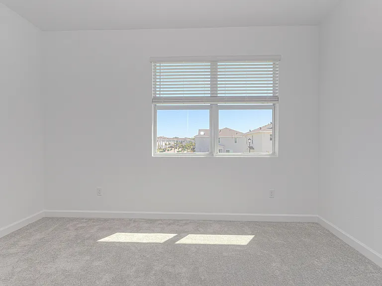 503 SE Rivergrass St — Photo 34