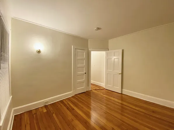 132 Oxford St APT 1A, Cambridge, MA 02140
